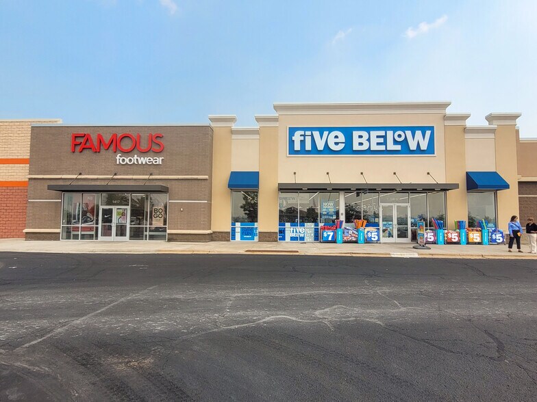 More Photos Of 1523-1579 7th St E, Monticello General Retail For Lease
