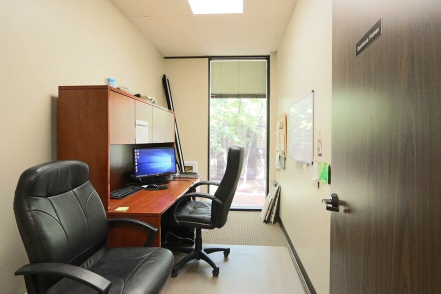 More Photos Of 2020 N Loop Fwy W, Houston Office For Lease