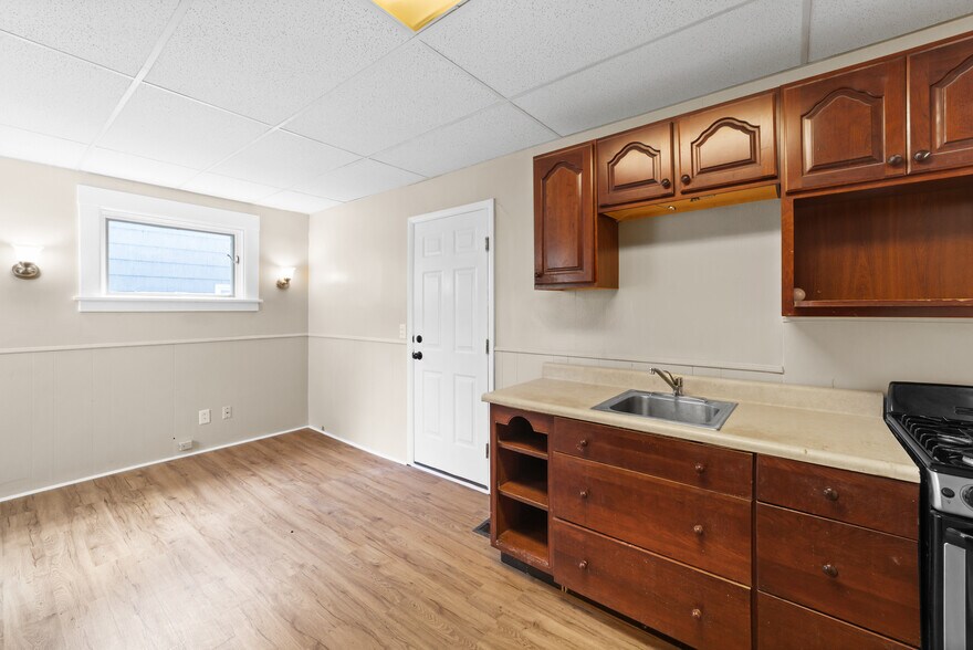 More Photos Of 579 Broadway Ave, Bedford Apartments For Sale