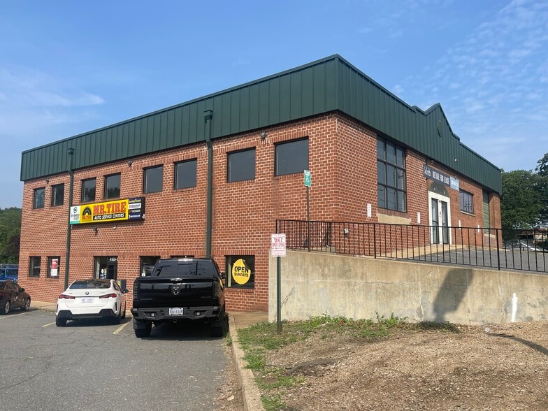 More Photos Of 4160 S Four Mile Run Dr, Arlington Service For Lease