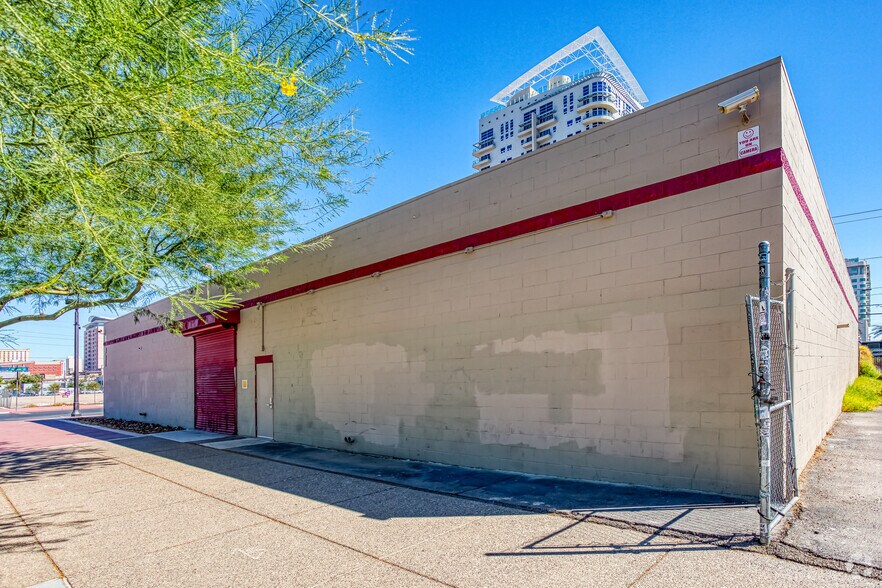 More Photos Of 901 S 1st St, Las Vegas Warehouse For Lease