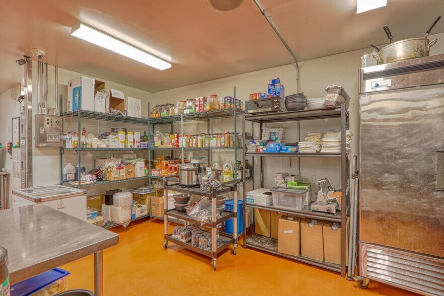More Photos Of 9971 N Grand Pines Ln, Hayward Restaurant For Sale