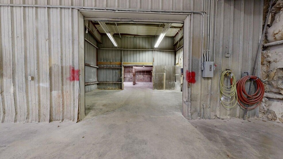 More Photos Of 119 S Washington Ave, Laurel Manufacturing For Lease