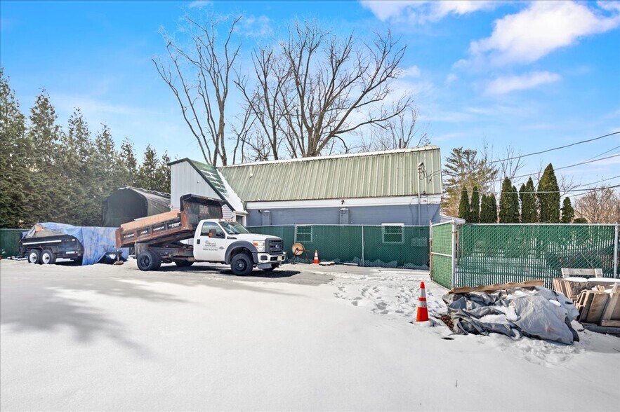 More Photos Of 53 Somerset St, Hopewell Flex For Sale