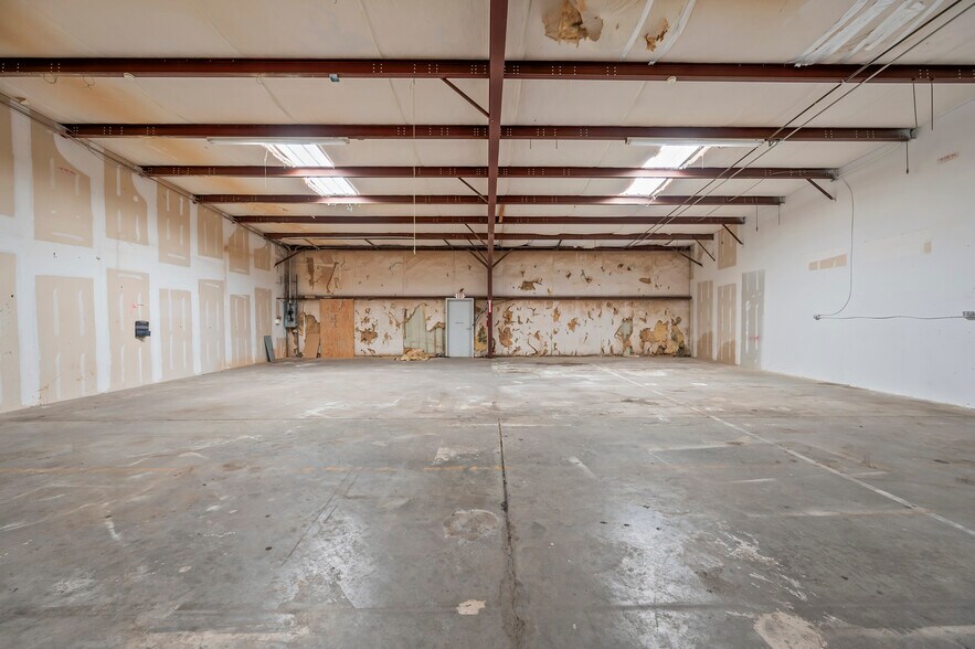 More Photos Of 10490 N NC Highway 150, Clemmons Flex For Sale