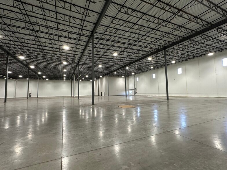 More Photos Of 2801 Alft Ln, Elgin Manufacturing For Lease