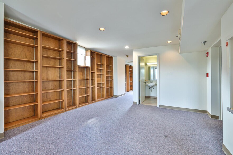 More Photos Of 2029 Madison Rd, Cincinnati Storefront Retail Residential For Sale