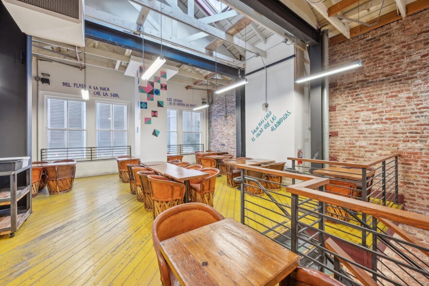 More Photos Of 525-527 Commercial St, San Francisco Restaurant For Lease