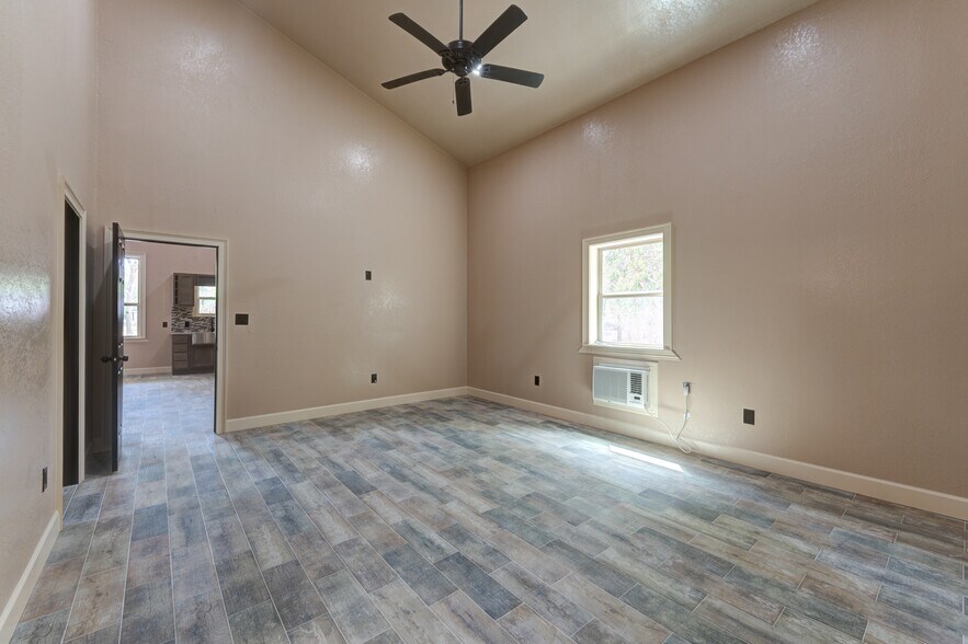 More Photos Of 4388 County Road 197, Alvin Specialty For Sale