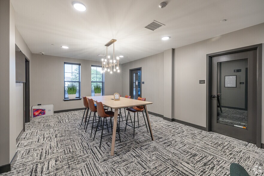 More Photos Of 250 McHenry Rd, Buffalo Grove Apartments For Lease