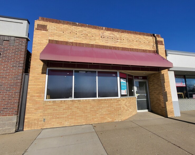Primary Photo Of 210 E Main St, Mandan General Retail For Sale