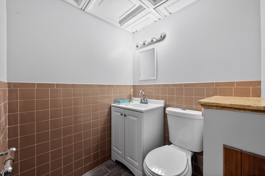 More Photos Of 1701 Wynwood Dr, Cinnaminson Medical For Sale