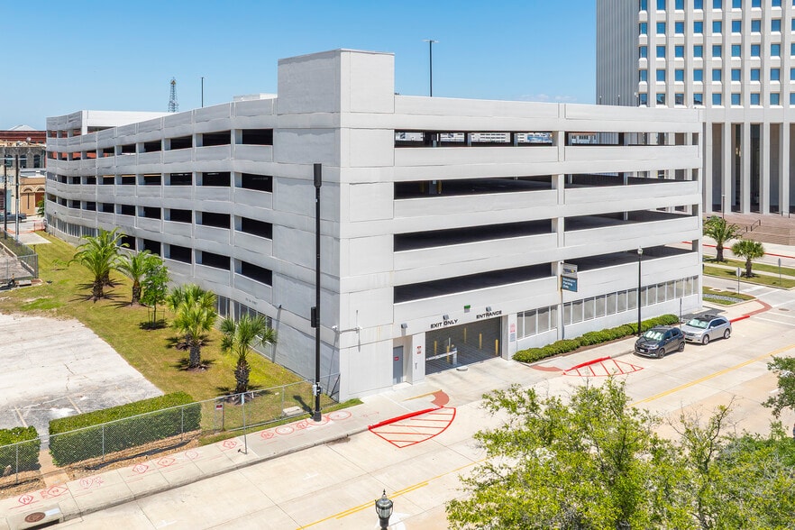 More Photos Of 320 Moody Ave, Galveston Parking Garage For Sale