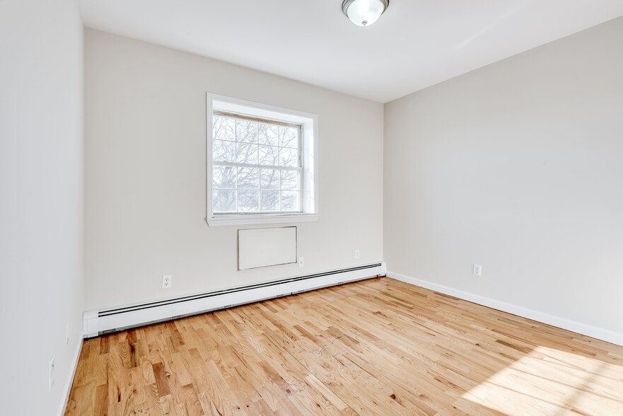 More Photos Of 10430 39th Ave, Corona Apartments For Sale