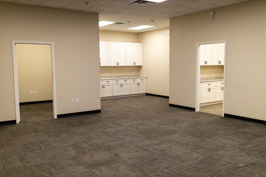 More Photos Of 5968 Fairmont Pky, Pasadena Storefront For Lease