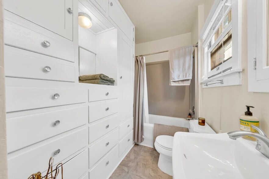 More Photos Of 1021 H St, Sacramento Apartments For Sale