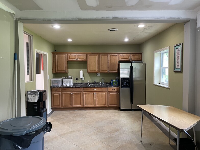 More Photos Of 249 Milton Ave, Atlanta Warehouse For Sale