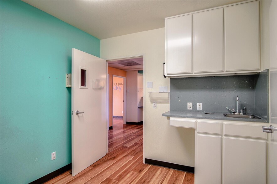 More Photos Of 890 Sunset Dr, Hollister Medical For Lease