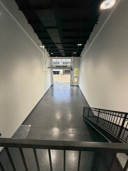 More Photos Of 3584 Plover, Naples Warehouse For Lease