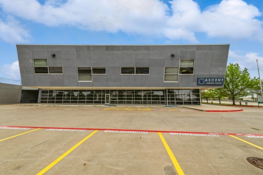 More Photos Of 6957 W Plano Pky, Plano Medical For Lease