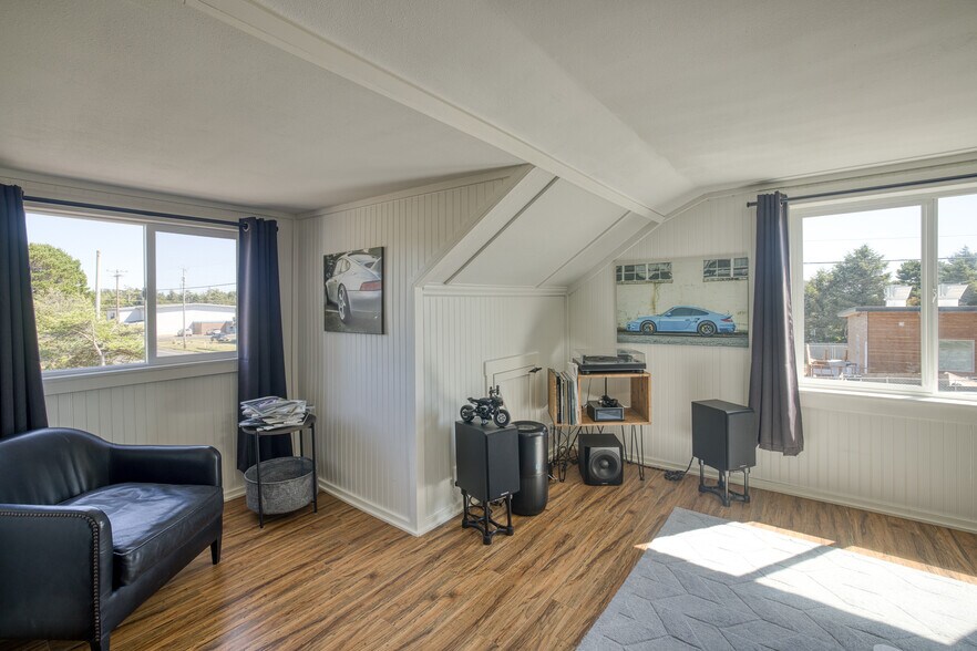 More Photos Of 40 Main St, Pacific Beach Flex For Sale