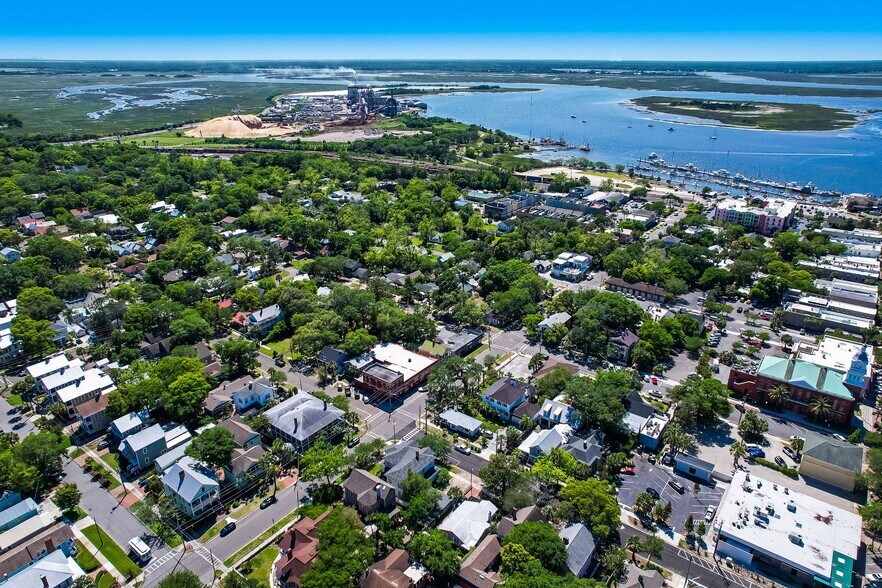 More Photos Of 516 Ash St, Fernandina Beach Freestanding For Lease
