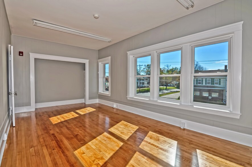 More Photos Of 1078 Main St, Leicester Coworking Space