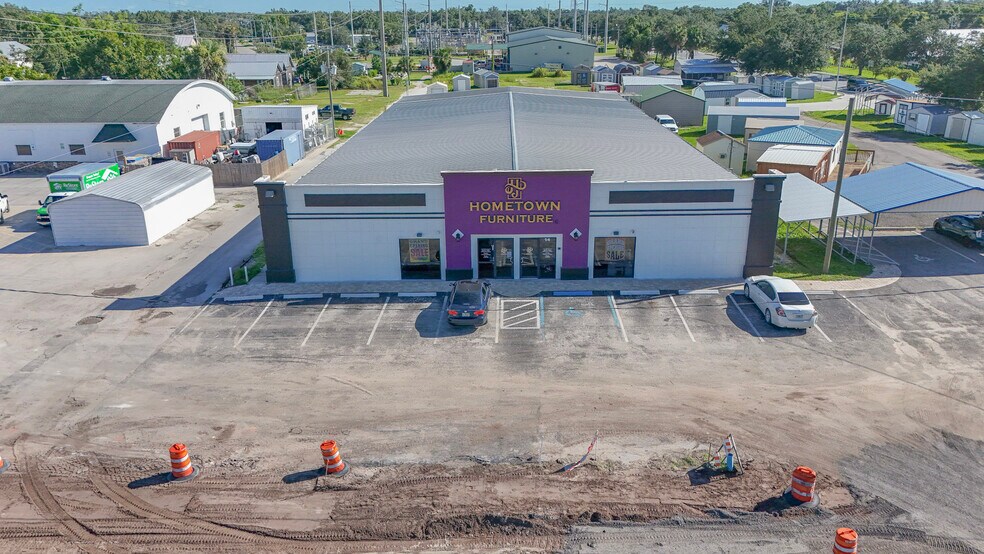 More Photos Of 14 W Hickory St, Arcadia Freestanding For Lease