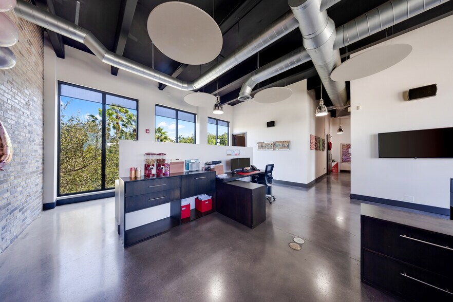 More Photos Of 17225 S Dixie Hwy, Palmetto Bay Storefront Retail Office For Lease