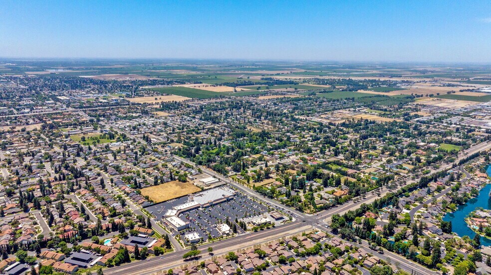 More Photos Of 5201-5211 W. Goshen Ave, Visalia Unknown For Lease