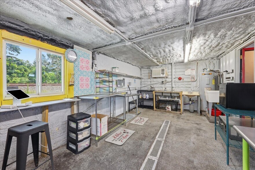 More Photos Of 5720 16th St, Orange Flex For Sale