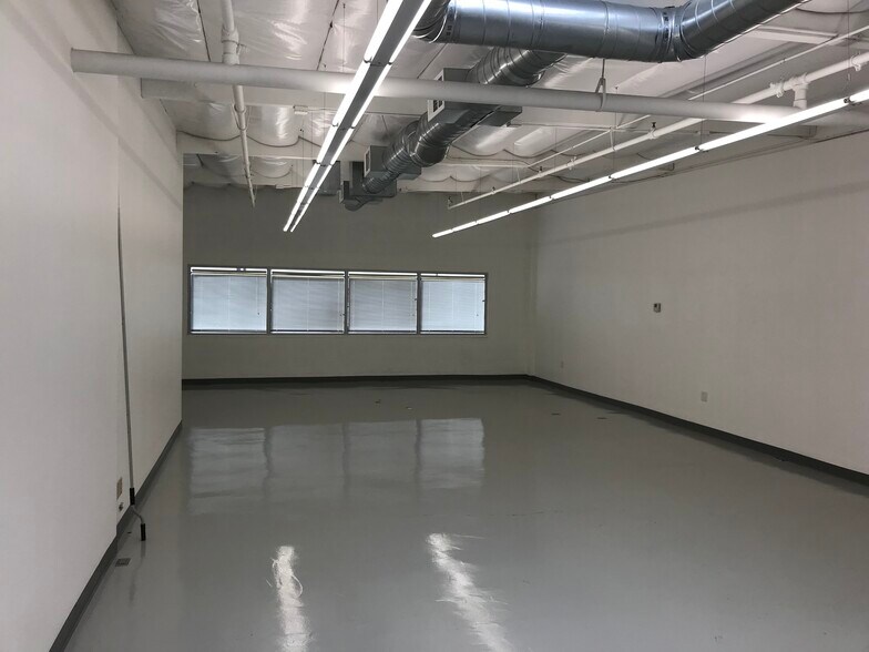 More Photos Of 1031 W Manchester Blvd, Inglewood Light Distribution For Lease