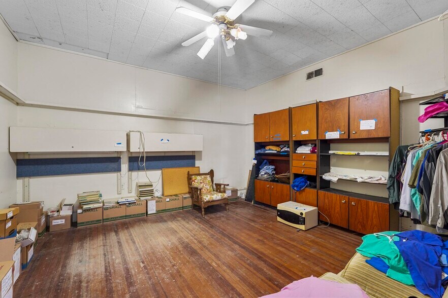 More Photos Of 505 S Washington St, Kaufman Storefront Retail Office For Sale
