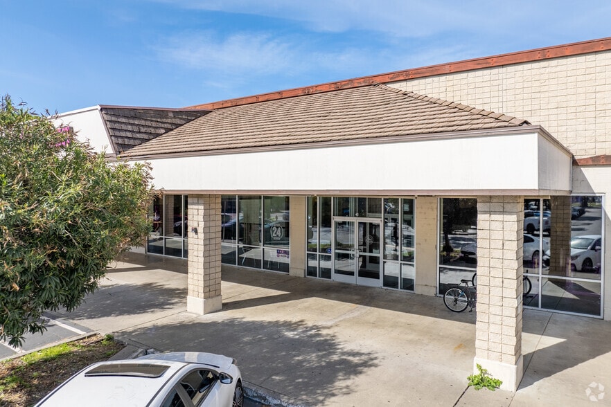 More Photos Of 45 W Main St, Woodland Department Store For Lease