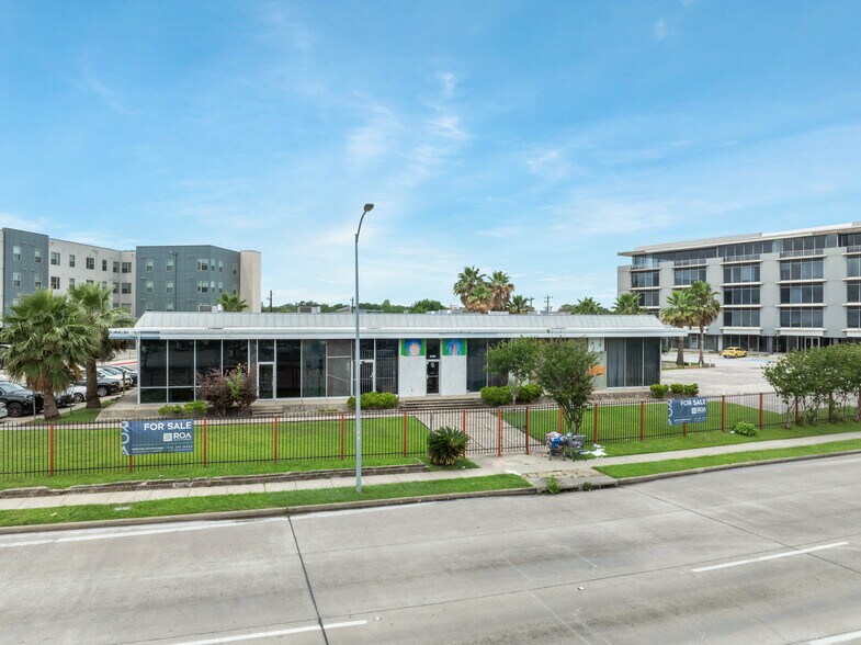 More Photos Of 6430 Hillcroft Ave, Houston Office For Sale