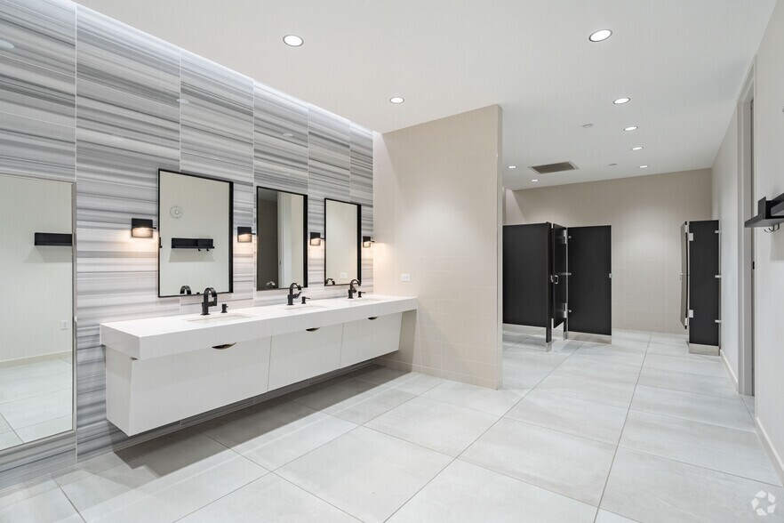 More Photos Of 651 Nicollet Mall, Minneapolis Office For Sale