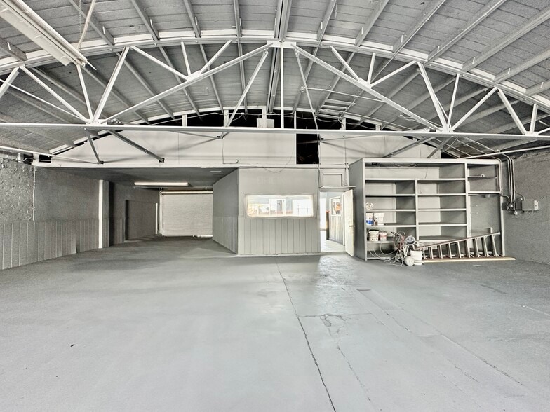 More Photos Of 229 S Oxnard Blvd, Oxnard Storefront Retail Office For Sale