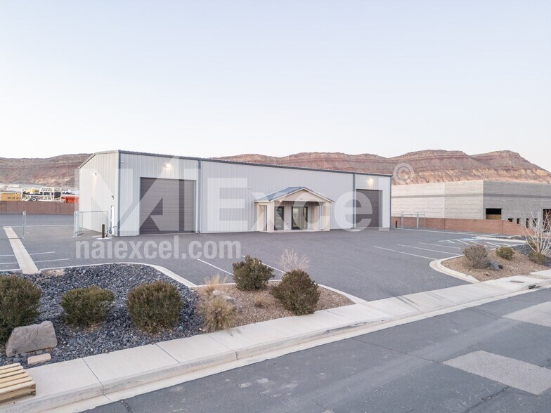 More Photos Of 373 Commerce Dr, Hurricane Warehouse For Lease