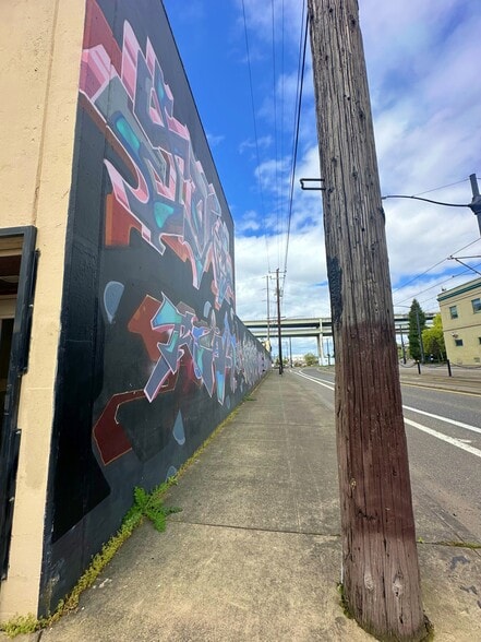 More Photos Of 2335 N Clark Ave, Portland Warehouse For Lease