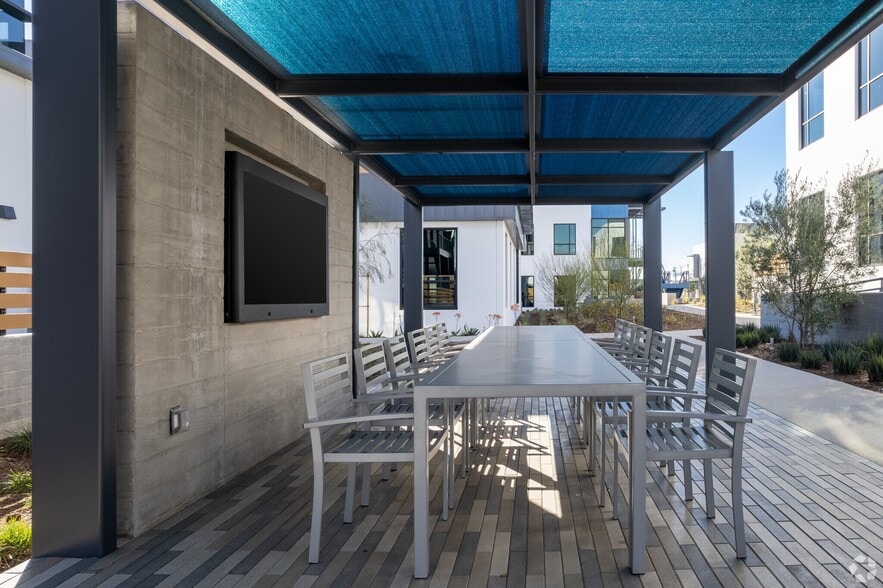More Photos Of 3001 N Hollywood Way, Burbank Unknown For Lease