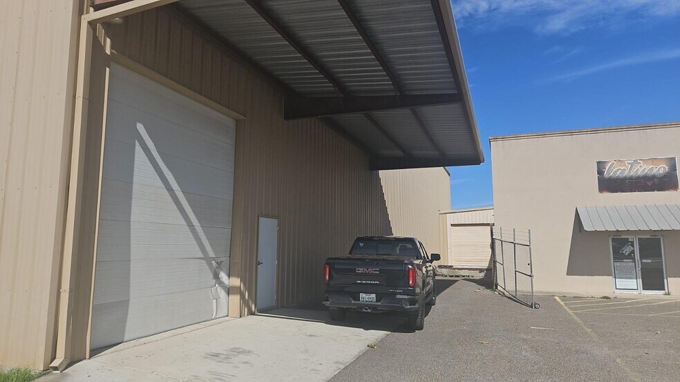 More Photos Of 2506 W Exprwy 83, Mission Warehouse For Sale