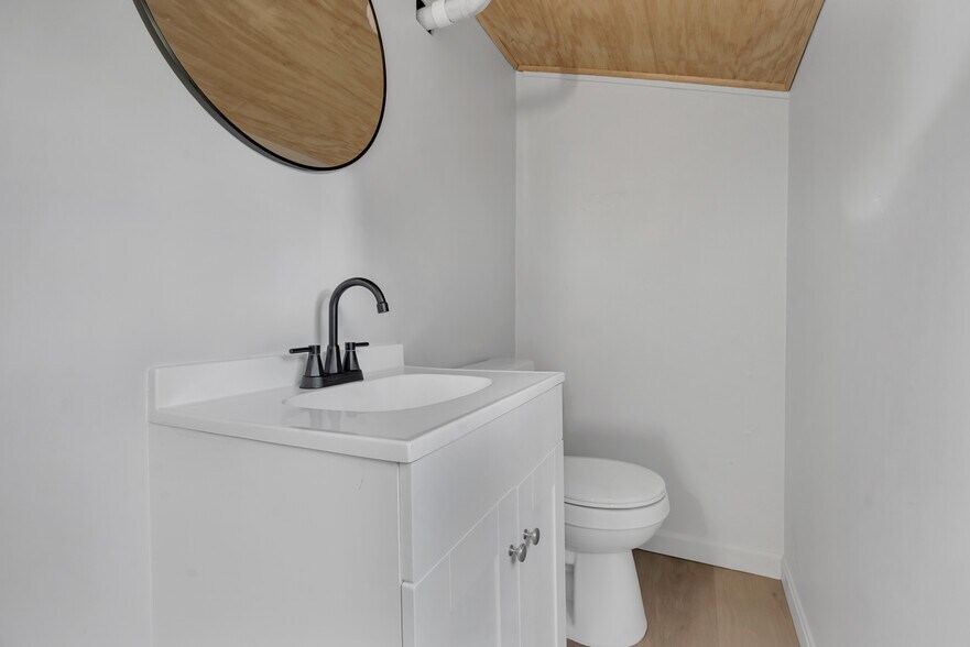 More Photos Of 415 Broad St, Cumberland Flex For Lease