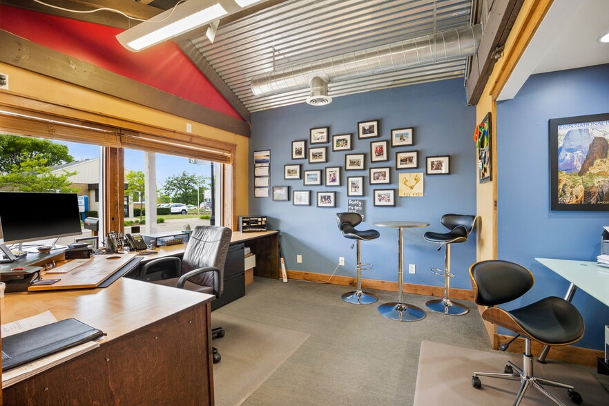 More Photos Of 62 Hamel Rd, Hamel Office For Lease
