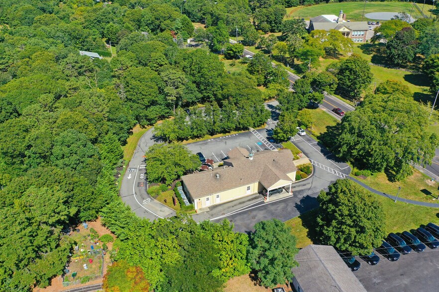 More Photos Of 4 Sandwich Rd, Teaticket Bank For Lease