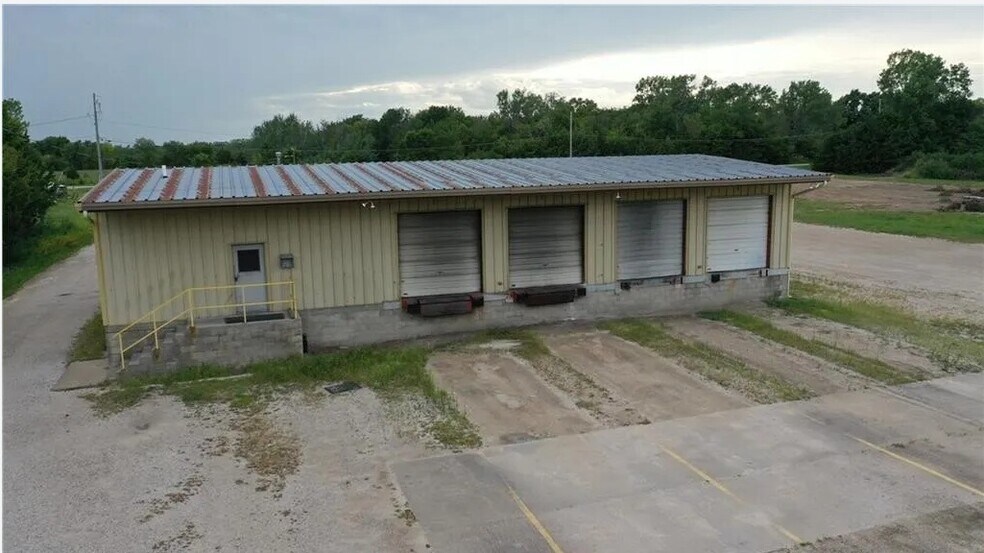 More Photos Of 501 Main, Gas Specialty For Sale