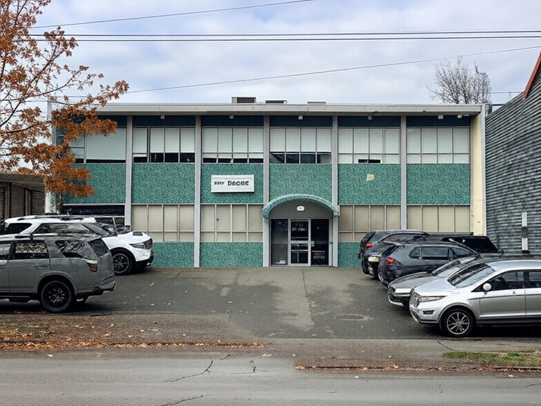More Photos Of 2371 Eastlake Ave E, Seattle Office For Lease