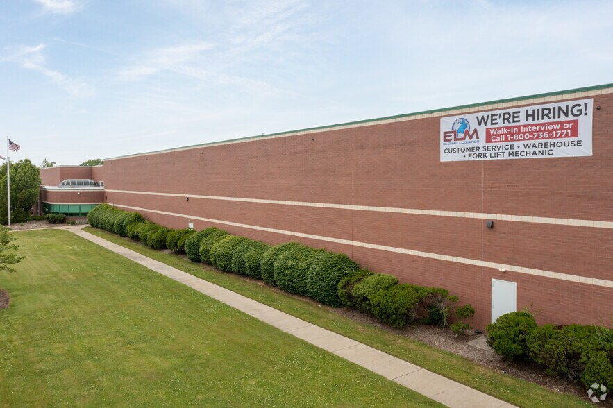 More Photos Of 555 N Research Pl, Central Islip Warehouse For Lease