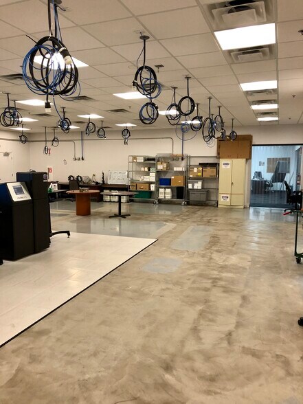 More Photos Of 10220 S 51st St, Phoenix Research And Development For Lease