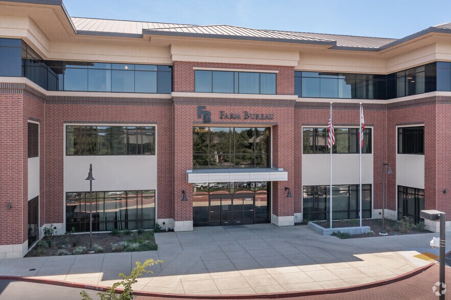 More Photos Of 2600 River Plaza Dr, Sacramento Office For Lease