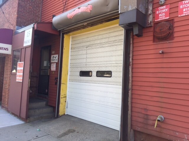 More Photos Of 15-27 Walnut St, Peabody Warehouse For Lease